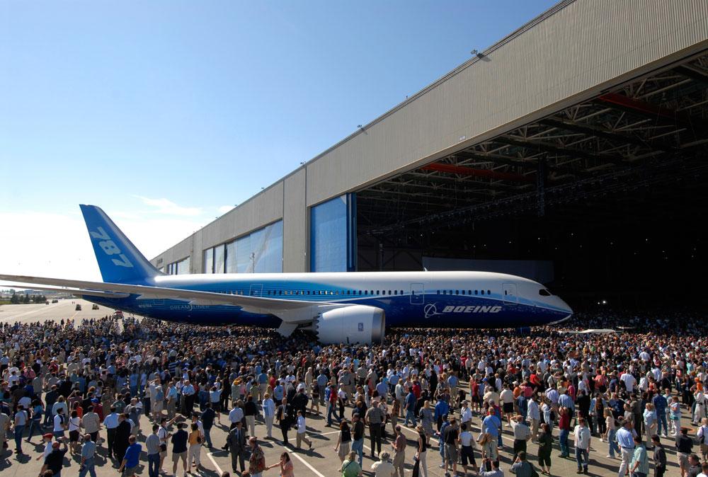 Cum arată noul "rege" al aerului - Boeing 787 Dreamliner