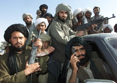 Noua tactică a talibanilor: întreruperea semnalului de telefonie mobilă