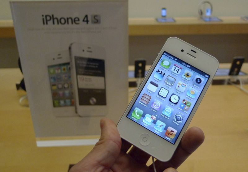 Posesorii iPhone 4S se plâng de durata scurtă de viaţă a bateriei. Apple nu are o explicaţie