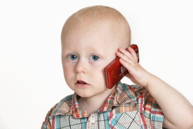 Radiaţiile telefonului mobil afectează amintirile copiilor