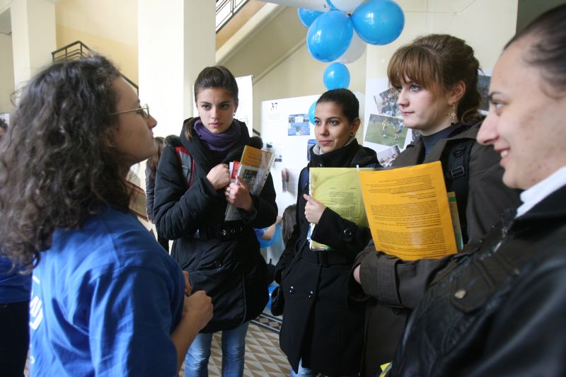 Târgul universităţilor. Află cât te costă să studiezi în Olanda sau Marea Britanie