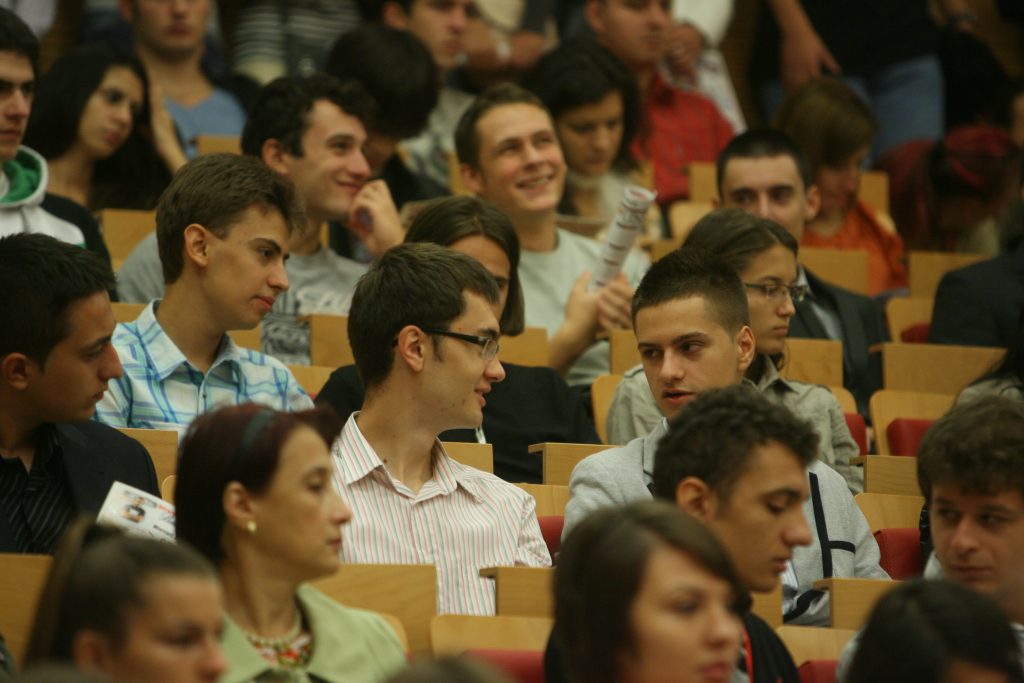 TOPUL UNIVERSITĂŢILOR. Capitala şi Clujul îşi împart cei mai buni studenţi