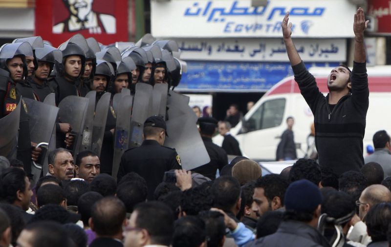 Egiptul se reaprinde de teama unei noi dictaturi