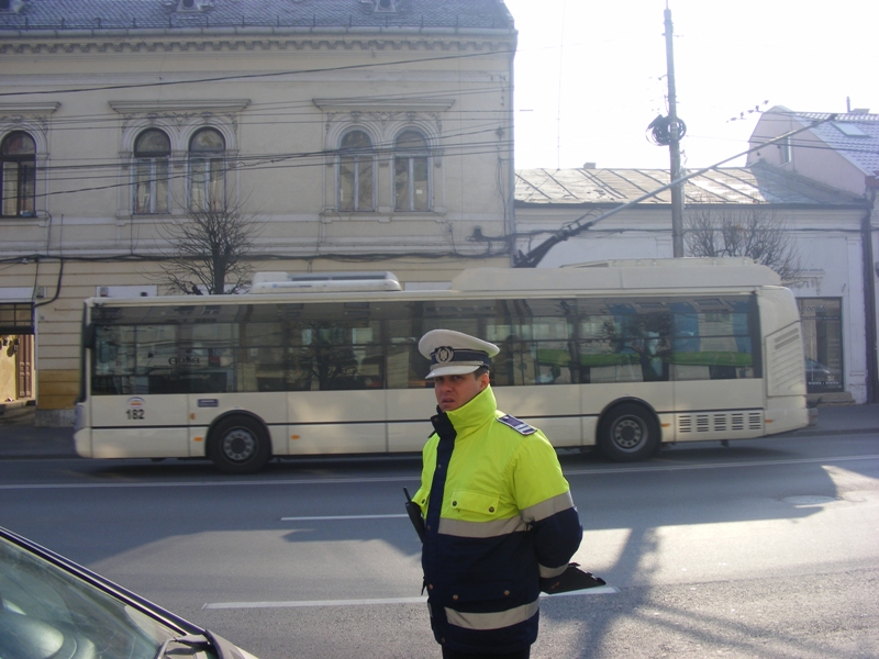 EPURARE STALINISTĂ în Poliţia Cluj: continuă persecuţiile împotriva agentului care şi-a tras superiorul pe dreapta