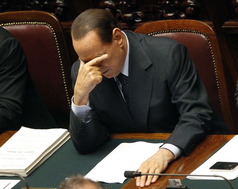 G20 l-a adormit pe Berlusconi. Cum a aţipit premierul Italiei în timp ce se vorbea despre salvarea ţării sale