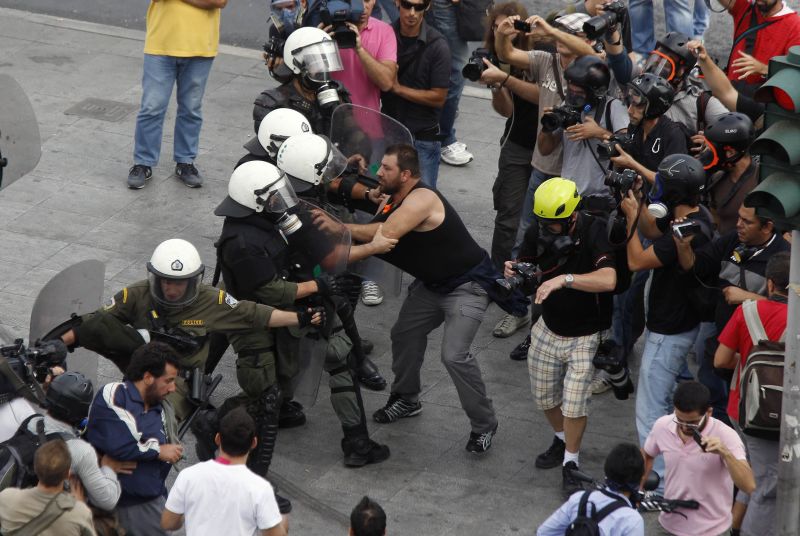 Grecia: Scandal politic pe tema referendumului. Demisia premierului Papandreou, cerută de şase colegi de partid