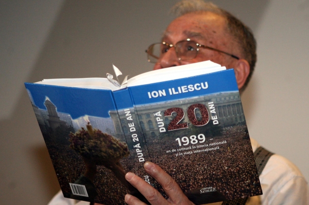 Ion Iliescu pe blog: "Mă simt bine!"