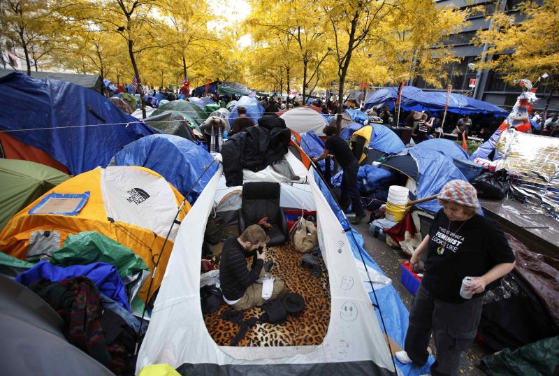 Manifestanţii Ocupaţi Wall Street din New York s-au regrupat. VEZI în ce zonă s-au mutat  | VIDEO