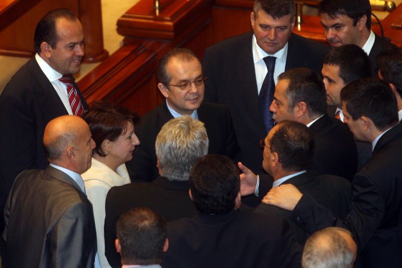 Opoziţia, învinsă şi la nivelul conducerii Senatului: PDL nu dă un vice compensare PSD-ului, ci doar un secretar