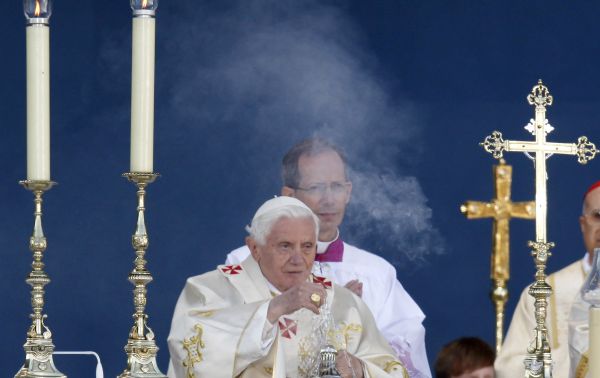 Papa Benedict al XVI-lea e bolnav. VEZI despre ce afecţiune e vorba