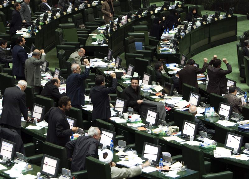 Parlamentarii iranieni strigă „Moarte Marii Britanii”, după sancţiunile impuse de Londra