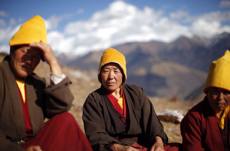 Replica Beijingului la tensiunile din Tibet: pensii şi asigurări sociale pentru călugări