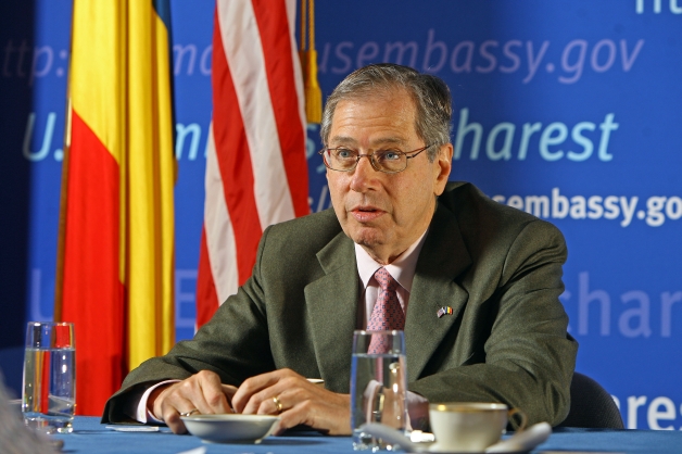 Ambasadorul SUA la Bucureşti: Corupţia, principala piedică în atragerea investiţiilor