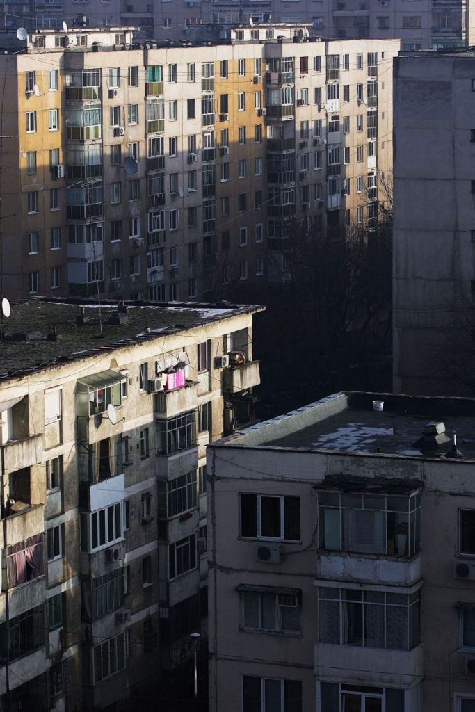 Aproape jumătate dintre români şi-ar reabilita termic apartamentul numai dacă ar fi obligaţi. Peste 50% din blocuri nu sunt izolate