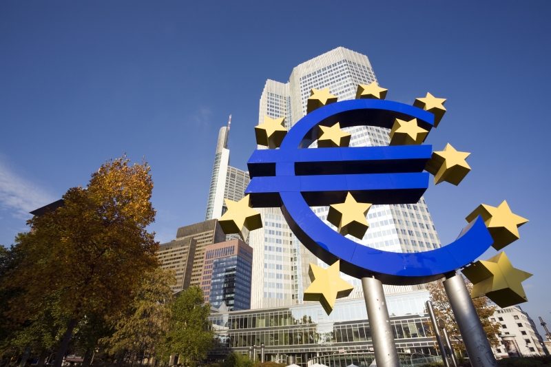 BCE încearcă să salveze băncile din Europa şi ieftineşte creditele