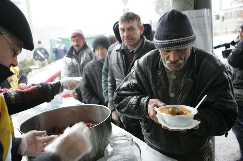 Crăciunul îi uneşte: cei mai bogaţi şi cei mai săraci timişoreni iau masa împreună