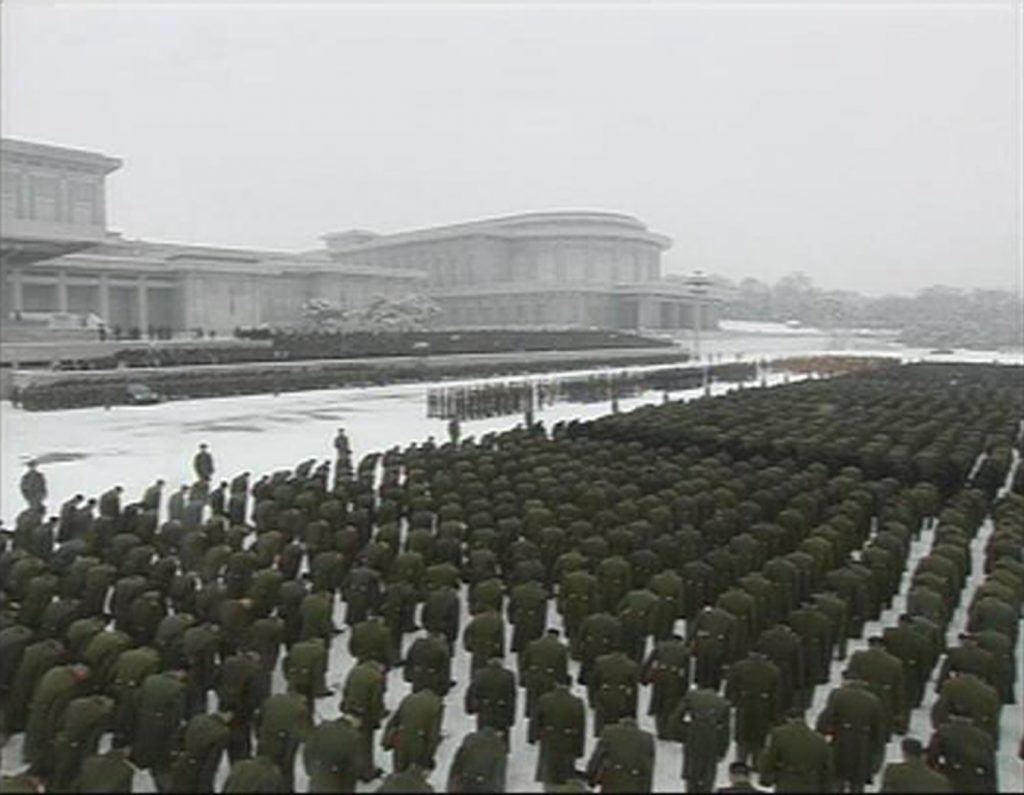 Două zile de funeralii de stat pentru Kim Jong-Il. Trupul îmbălsămat al dictatorului va fi expus într-un sicriu de sticlă
