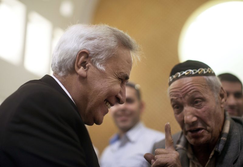 Fostul preşedinte israelian Moshe Katsav intră de azi la închisoare, pentru viol