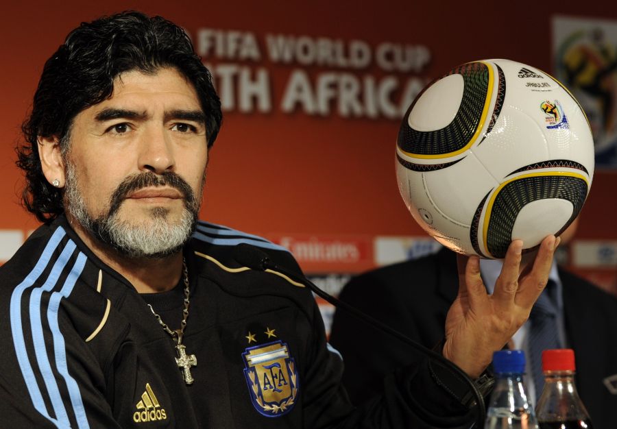 Maradona, amendat din cauza lui Olăroiu