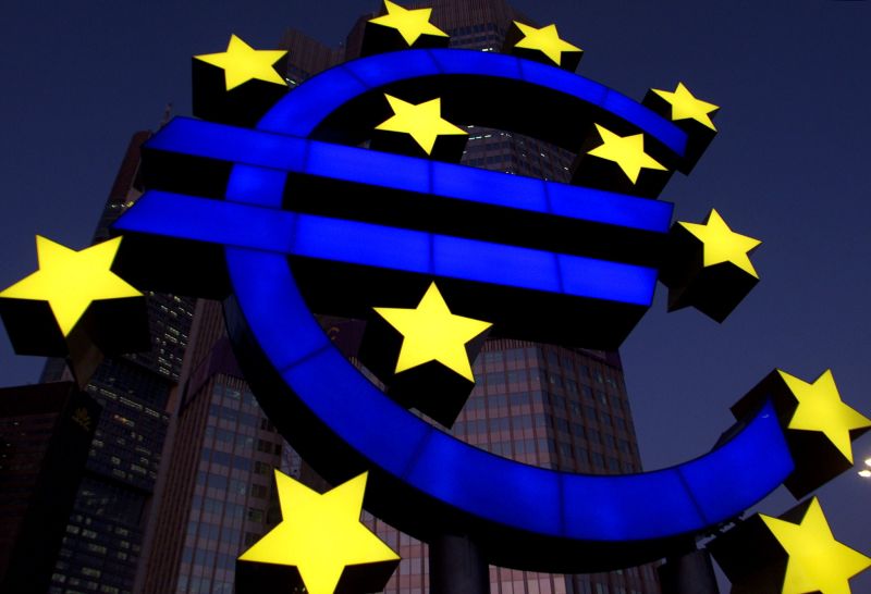 Moneda euro la 10 ani: Trecut roz, viitor incert