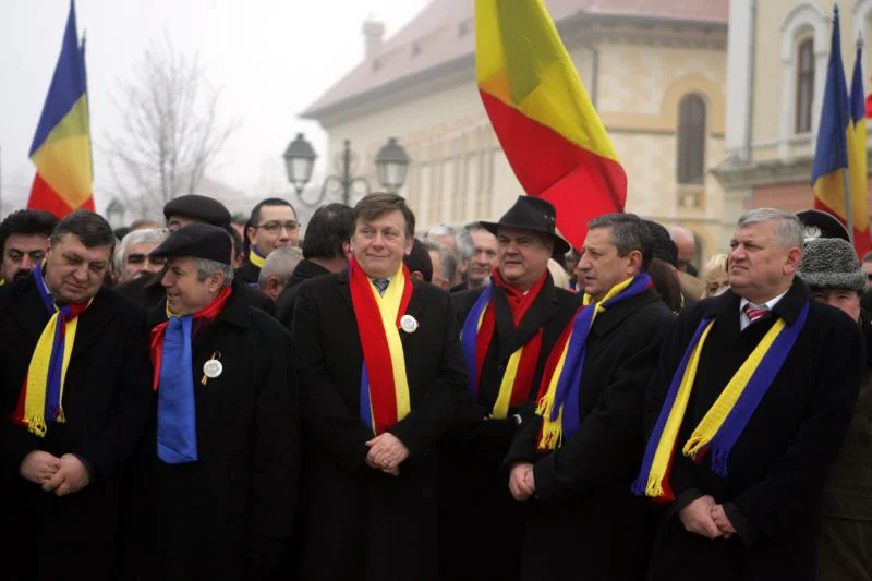 Ponta şi Antonescu încearcă Ardealul cu degetul