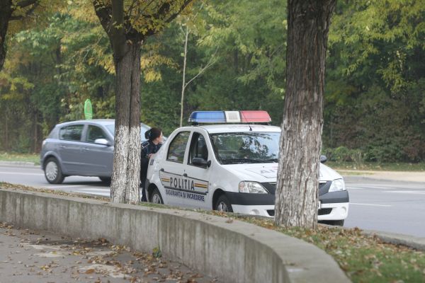 Rău de mori la Râu de Mori. I s-a făcut rău când a văzut Poliţia