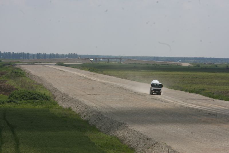 „Regii asfaltului”, Căşuneanu şi Beşciu, amendaţi de CNADNR pentru întârzierile la autostrada Ploieşti-Moara Vlăsiei