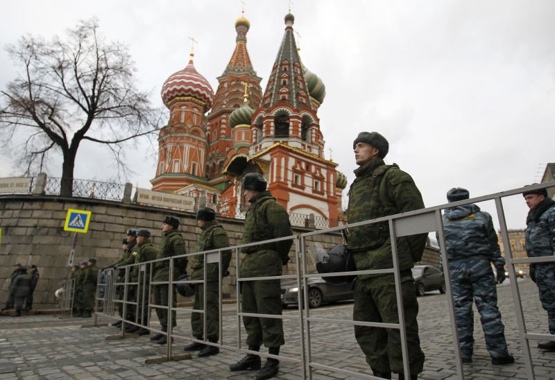 Susţinătorii lui Putin ies în stradă, ca răspuns la protestele opoziţiei, de sâmbătă