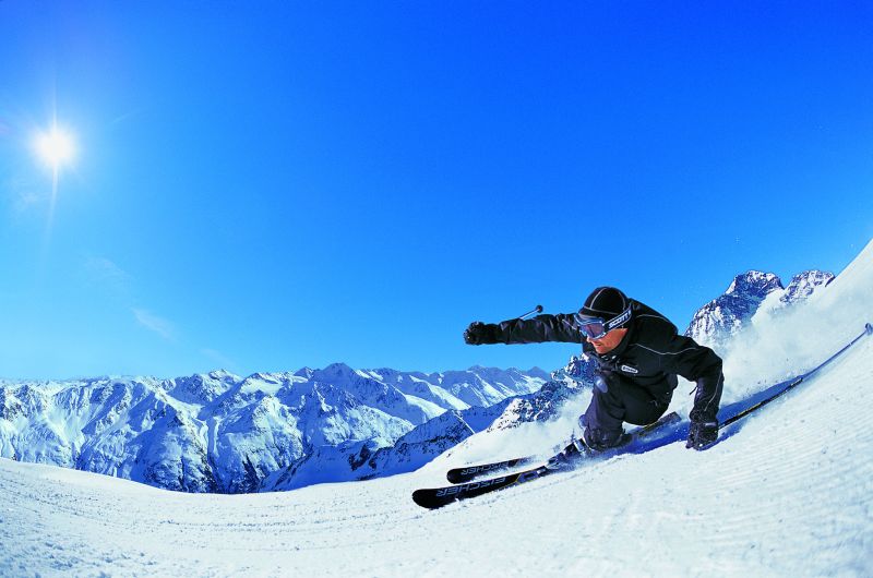 Topul sporturilor pe care trebuie să le practici în vacanţa de iarnă, PLUS o nouă metodă de distracţie pe zăpadă|VIDEO