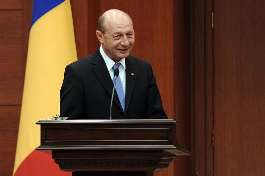 Traian Băsescu: Riscul ca băncile străine să îşi retragă banii trebuie luat în considerare