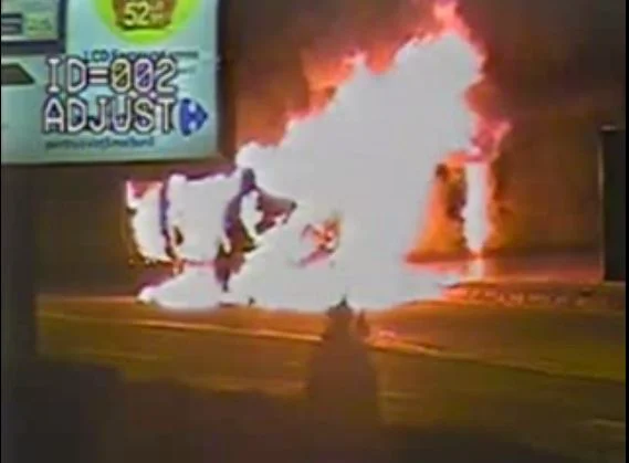 Un Duster a luat foc în timpul mersului! În 30 de minute s-a făcut scrum | VIDEO