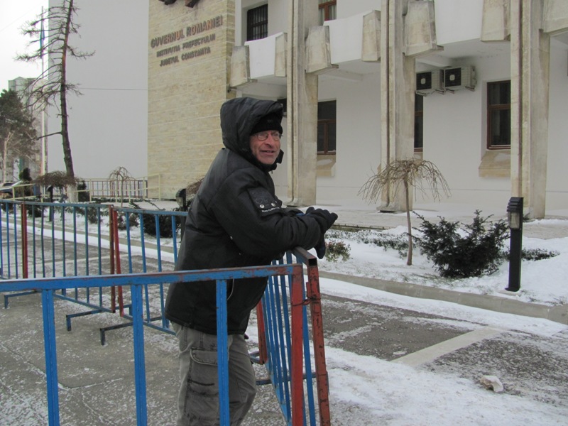 A mai rămas unul singur. Protest în ger: „Cine se cred ăştia?”