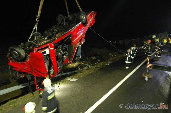 Accident grav în Bihor: 10 răniţi şi un mort