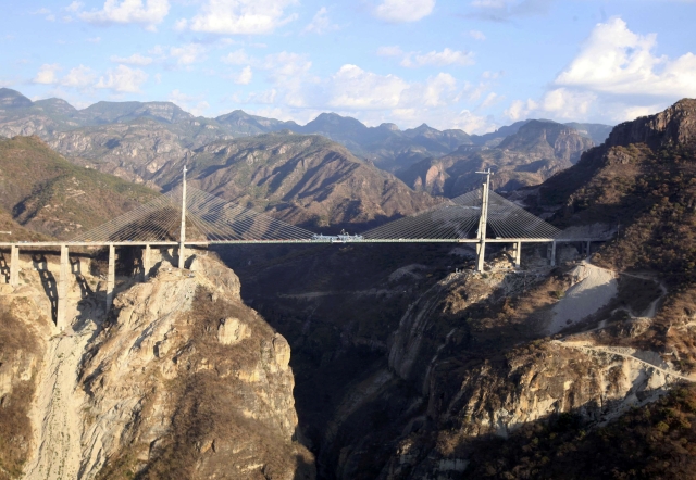 Cel mai mare pod suspendat din lume, inaugurat în Mexic
