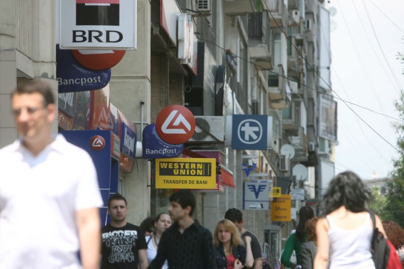 Circa 50 de companii au intrat sub interdicţie bancară, anul trecut