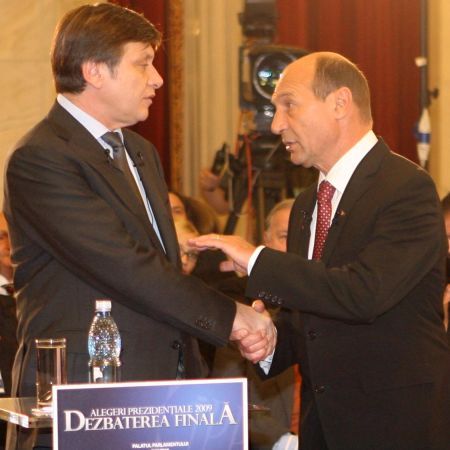 Crin Antonescu: Nava lui Băsescu nu mai poate fi România