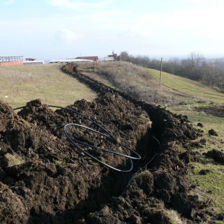 CULMEA FURTULUI. Un hoţ a căzut în propria groapă. Vezi cum se fură o conductă magistrală!