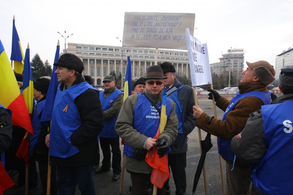 Eşec total al mitingurilor politizate. În Piața Victoriei s-au adunat 2.000 de manifestanți. | FOTO & VIDEO