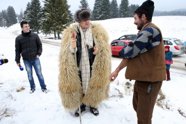 Gigi Becali scoate 50.000 de oameni în stradă şi readuce Steaua în Ghencea