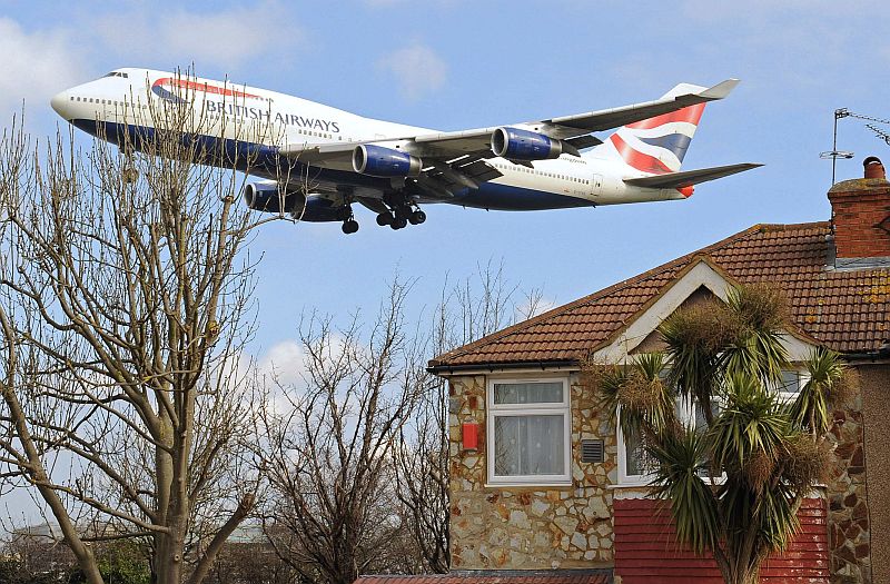 Groază într-un avion. Pasagerii au fost anunțați din greșeală că se prăbușește