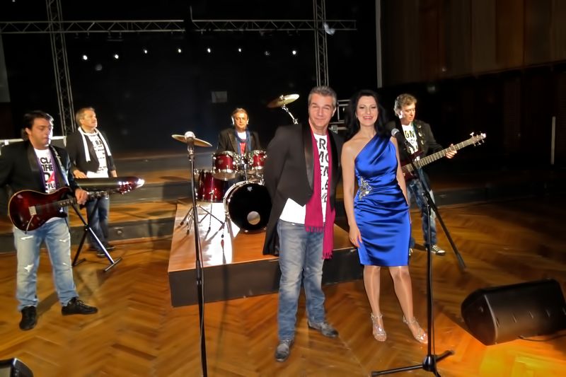 Holograf, alături de Angela Gheorghiu în videoclipul piesei "Nu mai e timp" | VIDEO