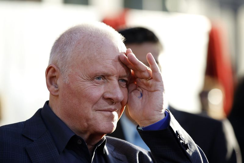 Lui Anthony Hopkins îi place să se uite la reality-show-uri și se consideră un "singuratic"