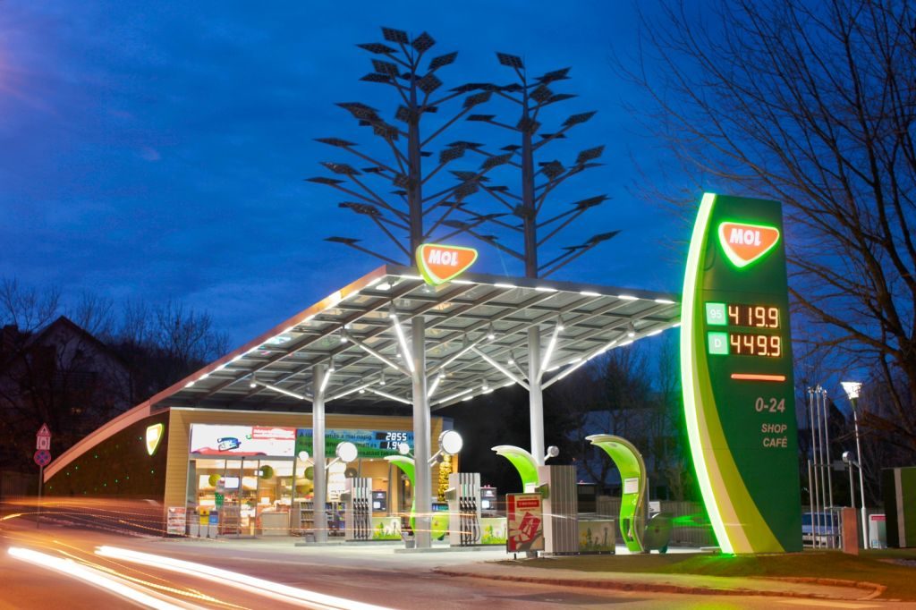 MOL devine mai ”verde”: Inaugurează la Budapesta prima benzinărie ecologică