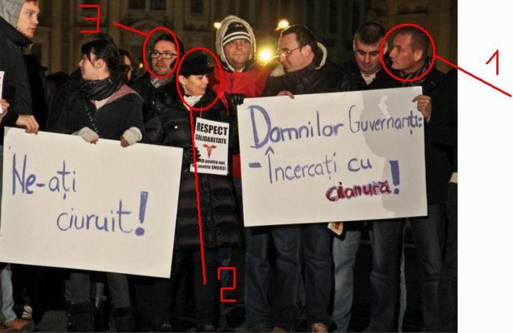 O poză de râsul lumii: liderii PSD Cluj, cu pancartele la miting. Unul a venit cu Mercedes S Class