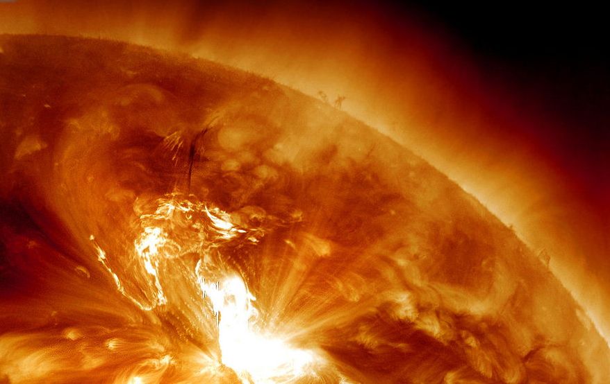 Savanții americani: Cea mai puternică erupție solară lovește Pământul în aceste zile