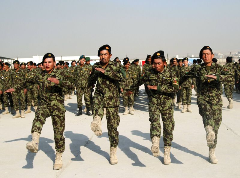Soldaţii afgani deschid un nou front: împotriva aliaţilor
