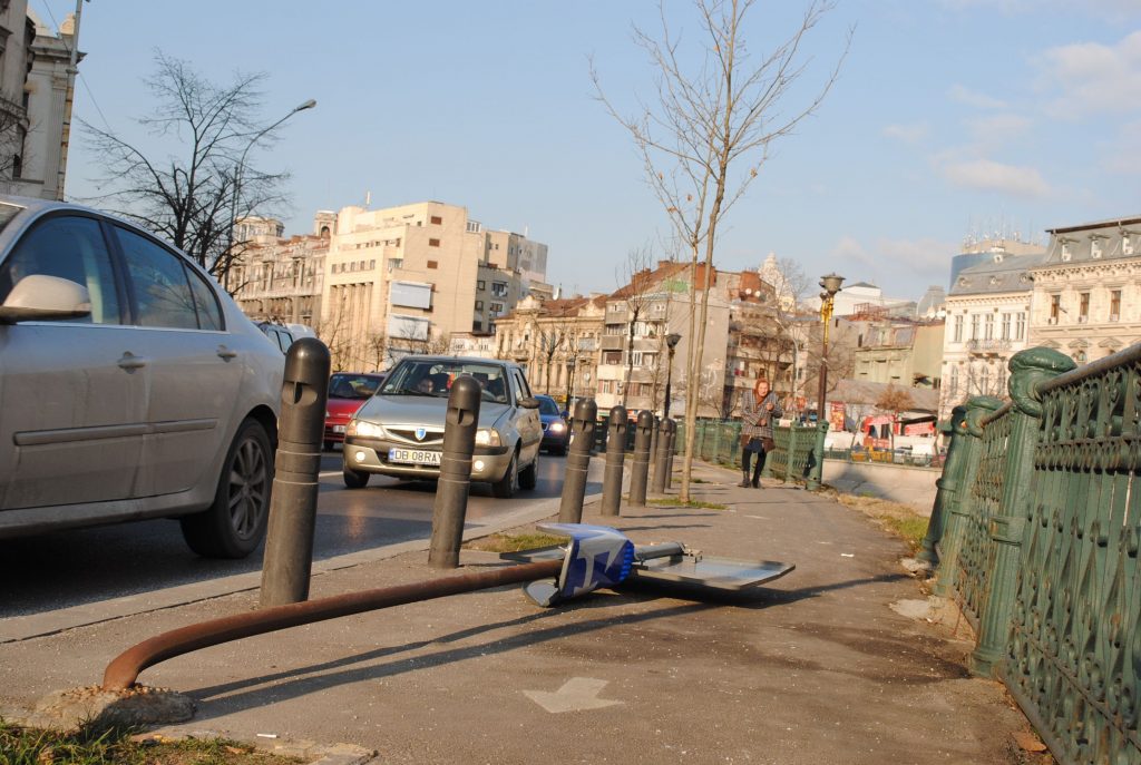 Sorin Oprescu, după protestul din Piața Universității: Distrugeri pe 6 kilometri. Bilanțul măcelului: stații RATB distruse, bănci și magazine vandalizate