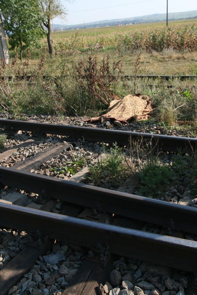 Tăiat de tren lângă Bucureşti. Omul venise să câştige o pâine în Capitală