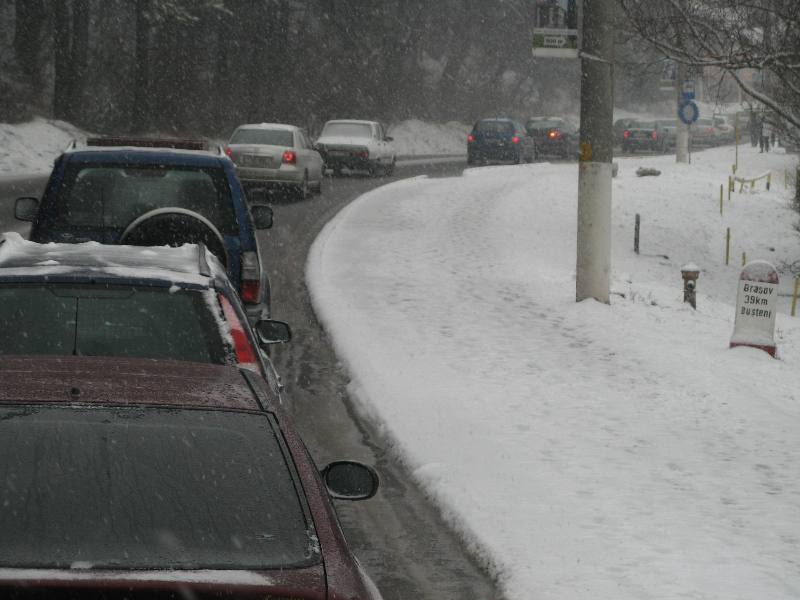 Trafic deviat pe DN1 pentru maşinile care se întorc de la munte