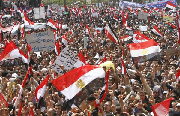 Un an de la izbucnirea revoltelor din Egipt. Mii de oameni celebrează căderea lui Hosni Mubarak | VIDEO